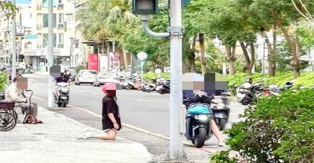 管教過當？虎媽怒吼女兒「當街光腳跪下」痛罵6分鐘　離譜畫面瘋傳「警察約談做筆錄」