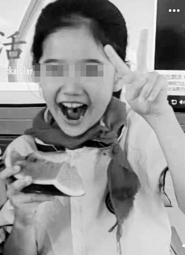 9歲女童被同學撞倒腦死！父泣：她生前說原諒同學　「父糾結一整晚」手抖簽器捐